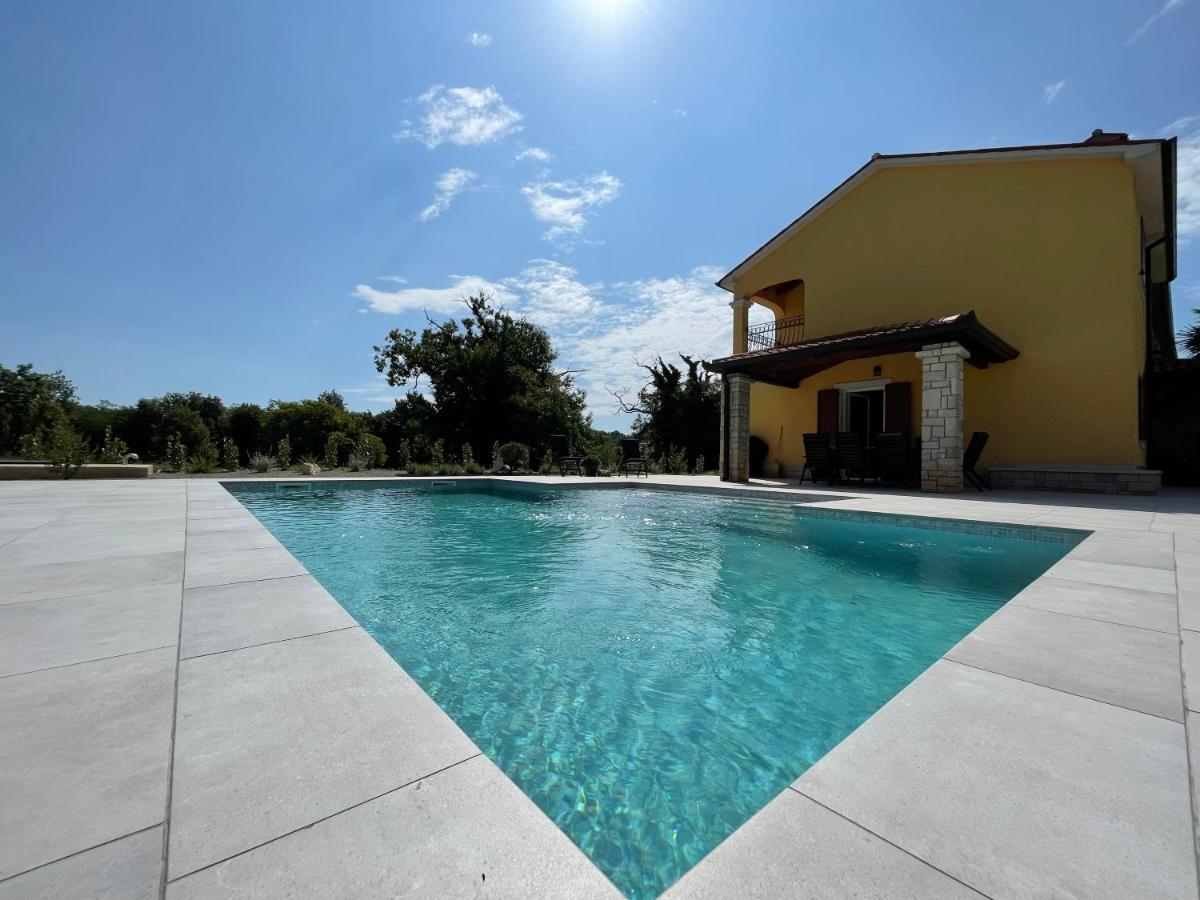 Villa Berto Nedeščina Екстериор снимка